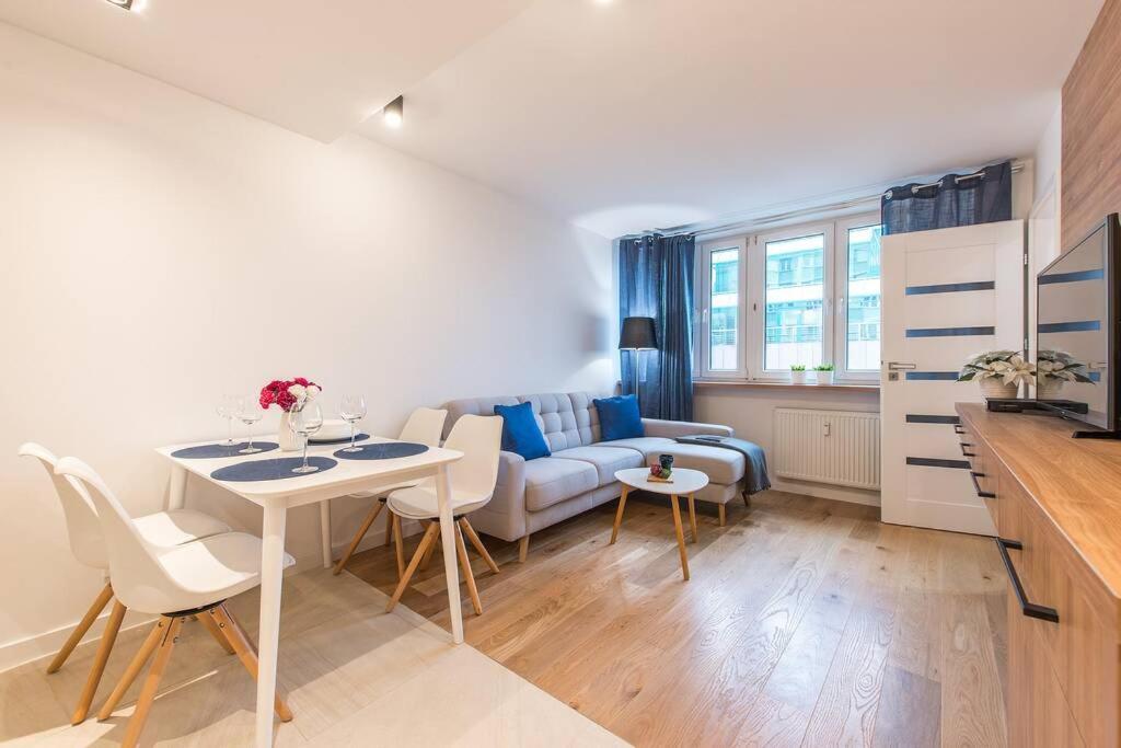 Rondo Onz P&O Serviced Apartments วอร์ซอ ภายนอก รูปภาพ